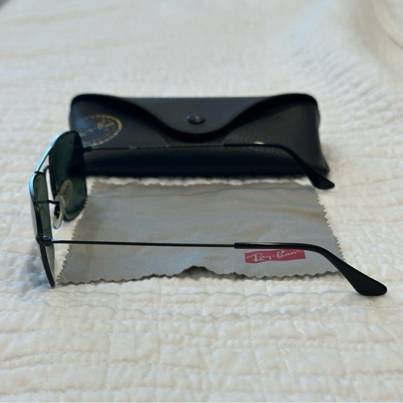 Men| Ray-Ban RB3136 Caravan Sunglasses with Case and Cloth - Picture 3 of 6